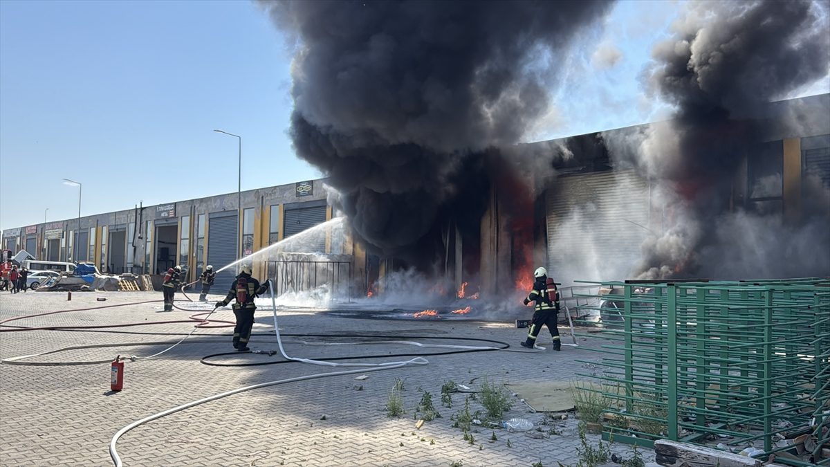 Kayseri’de sünger atölyesinde çıkan yangın söndürüldü