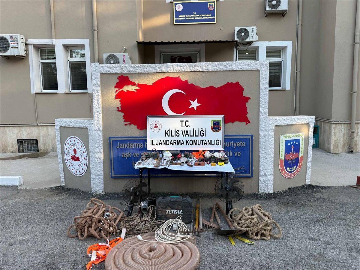 Kilis’te kaçak kazı yapan 4 kişi suçüstü yakalandı