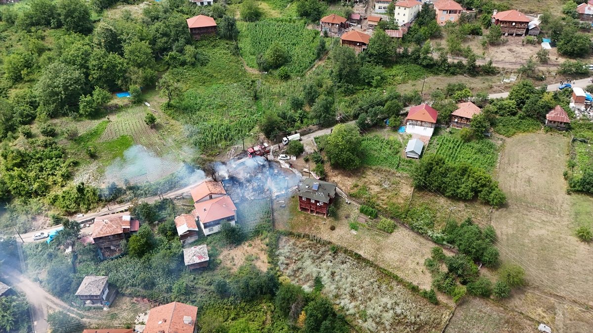 GÜNCELLEME – Köyde park yeri kavgasında 1 kişi öldü, 4 kişi yaralandı