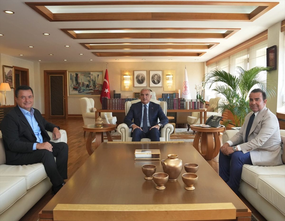 Kültür ve Turizm Bakanı Ersoy, Acun Ilıcalı ile bir araya geldi: