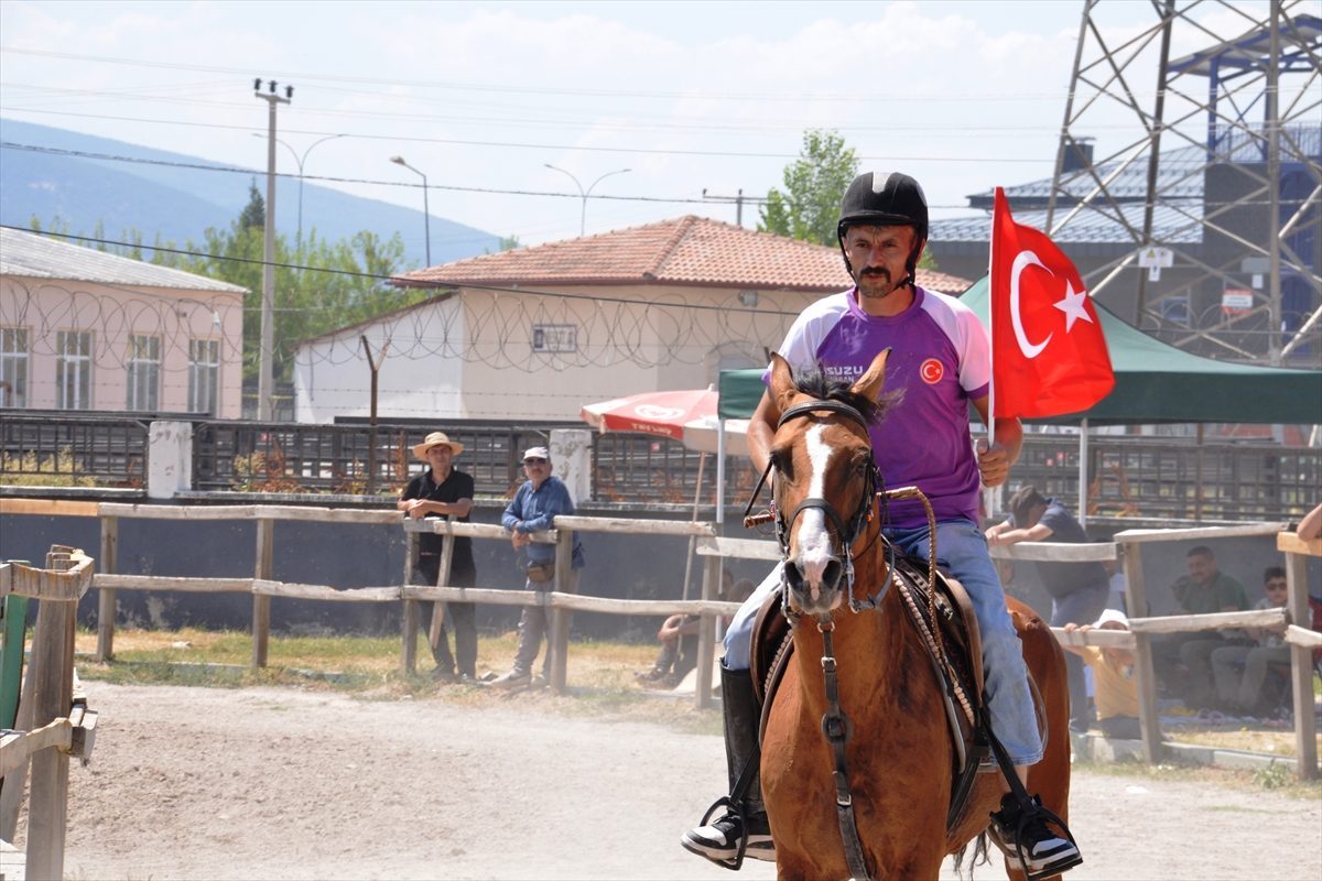 Kütahya’da rahvan atlar, Türkiye Şampiyonası’na katılmak için yarıştı