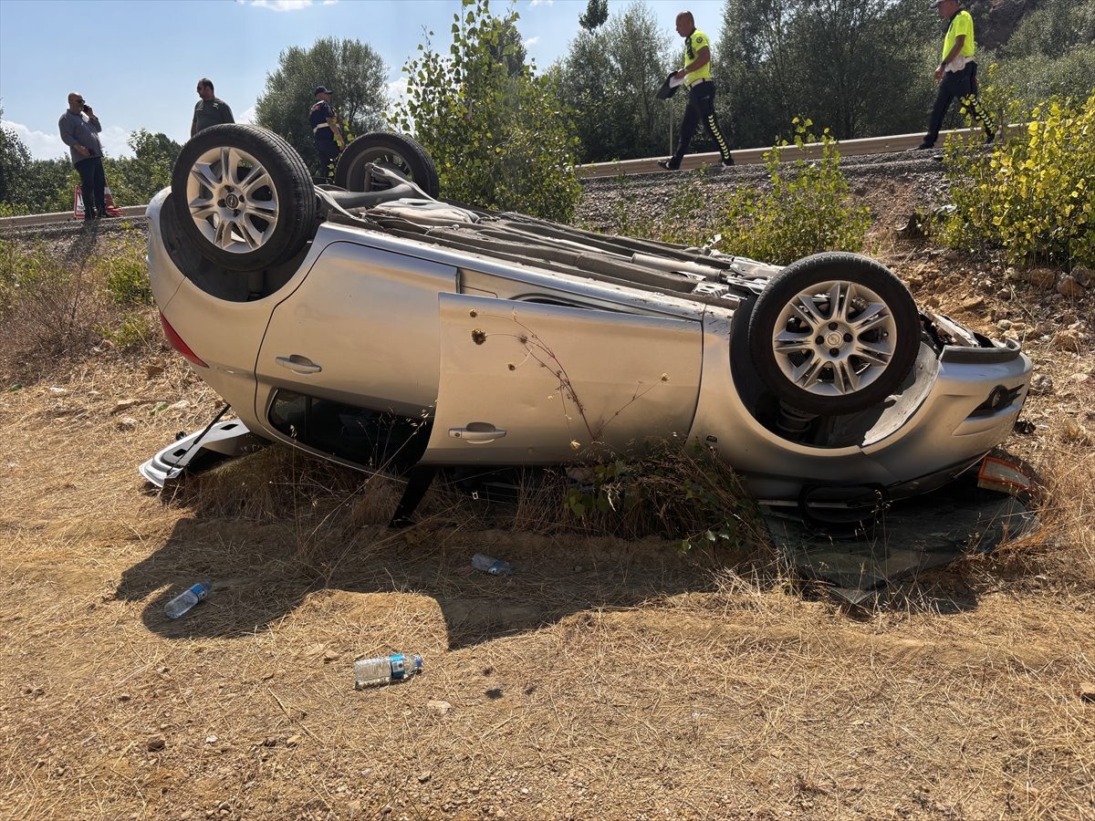 Kütahya’da tır ile otomobilin çarpıştığı kazada 4 kişi yaralandı