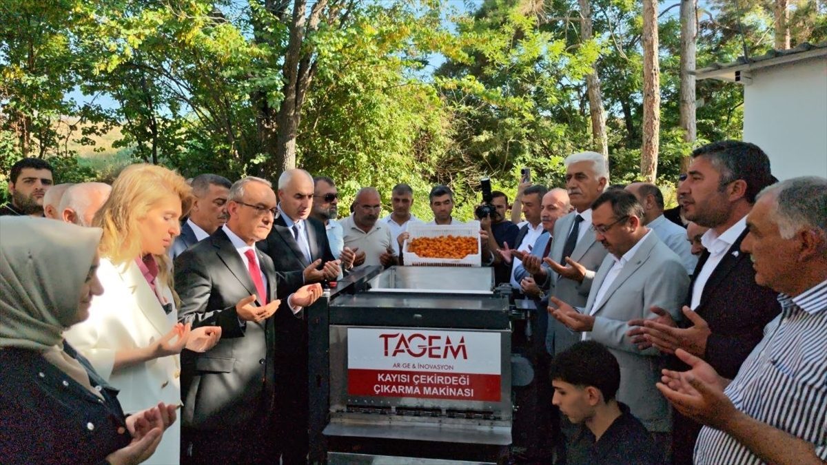 Malatya’da geliştirilen “Kayısı Patik Makinesi” tanıtıldı