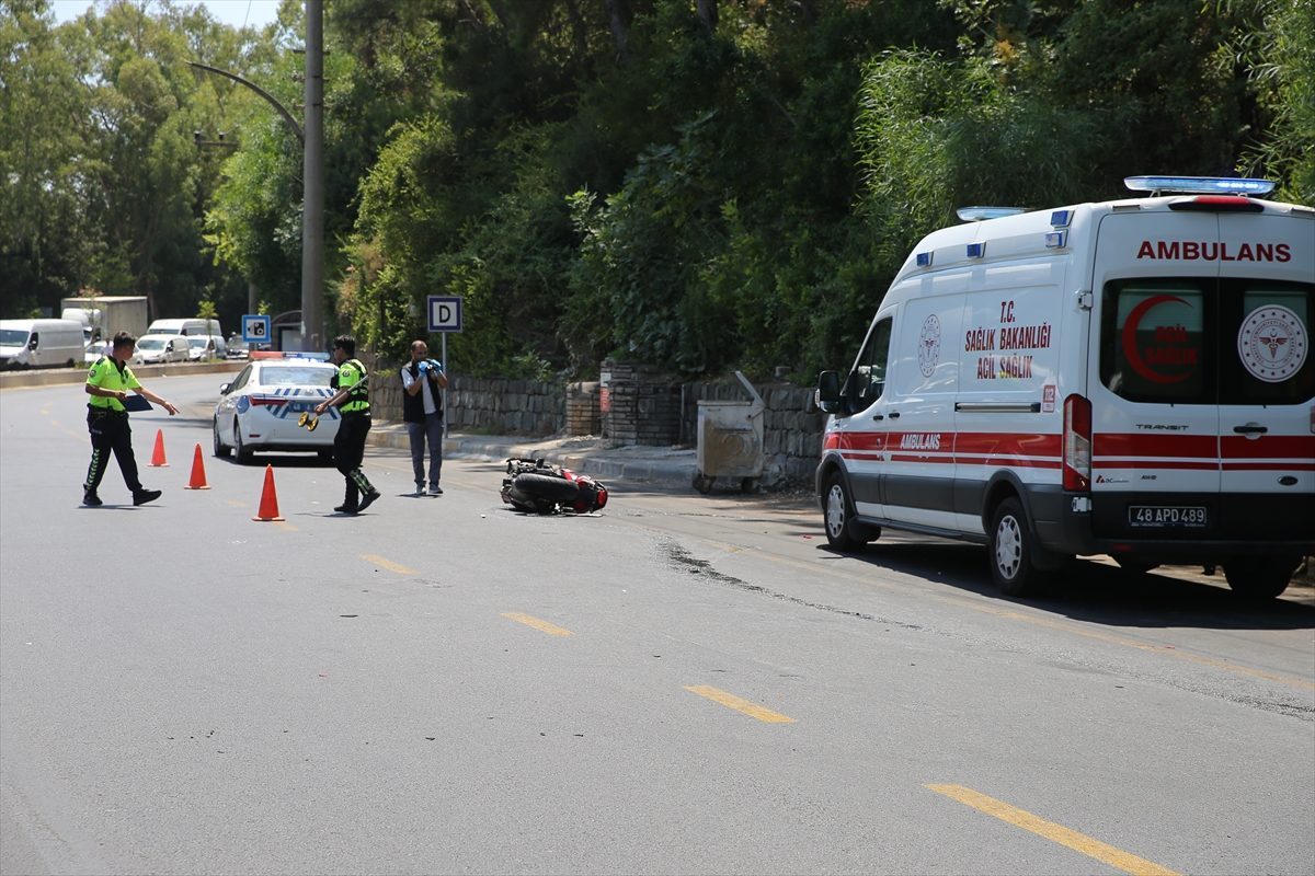 Marmaris’te otomobil ile motosikletin çarpıştığı kazada 1 kişi öldü, 1 kişi yaralandı