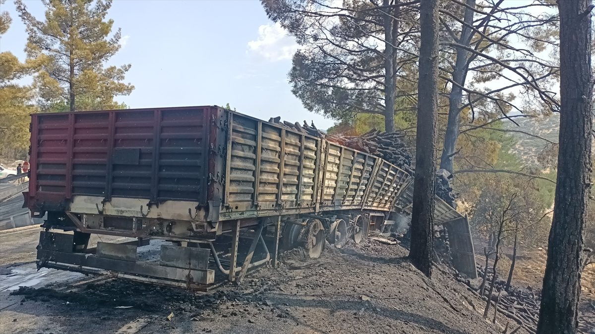 Mersin’de 3 aracın karıştığı kazada 1 kişi öldü, 1 kişi yaralandı