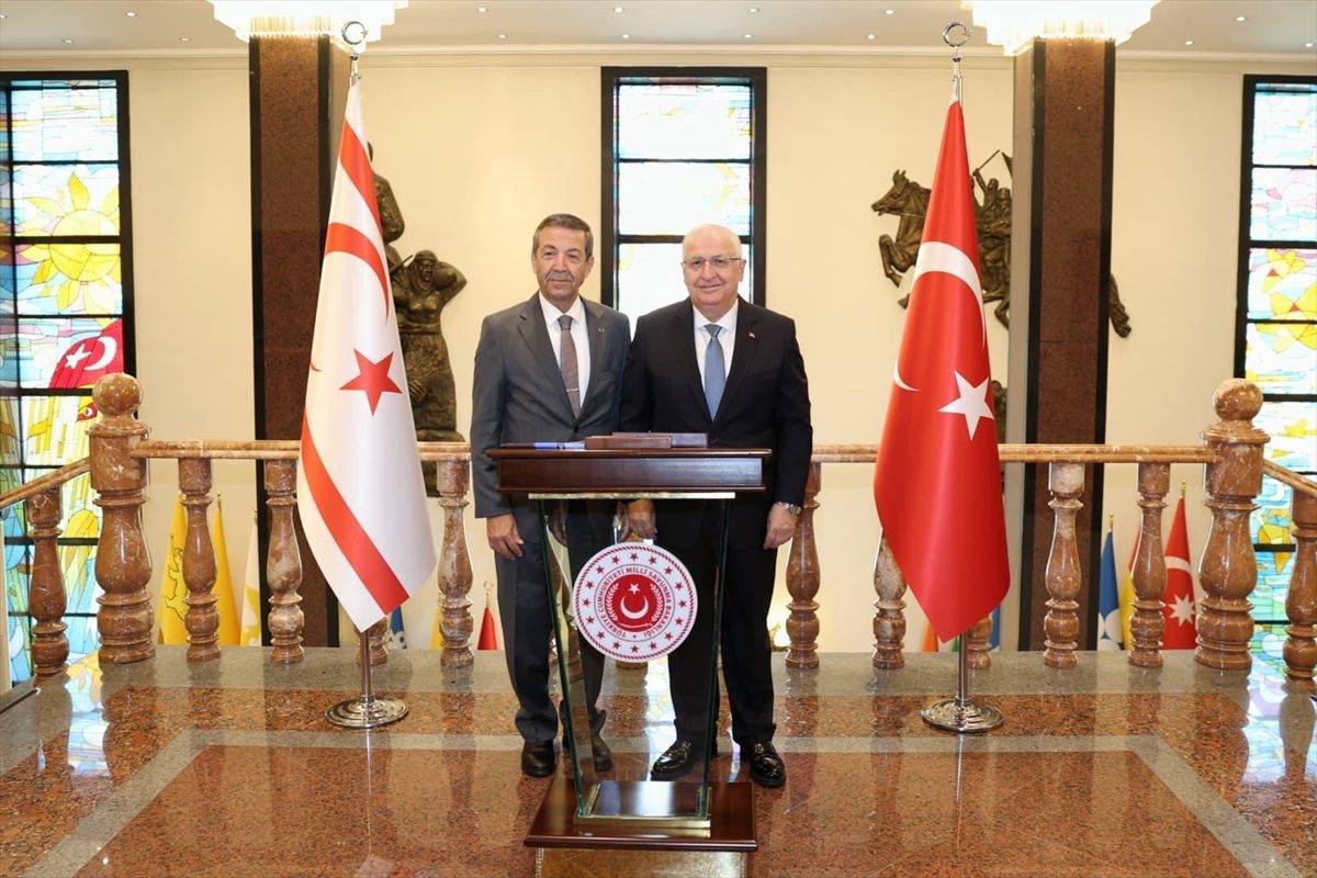 Milli Savunma Bakanı Güler, KKTC Dışişleri Bakanı Ertuğruloğlu ile görüştü