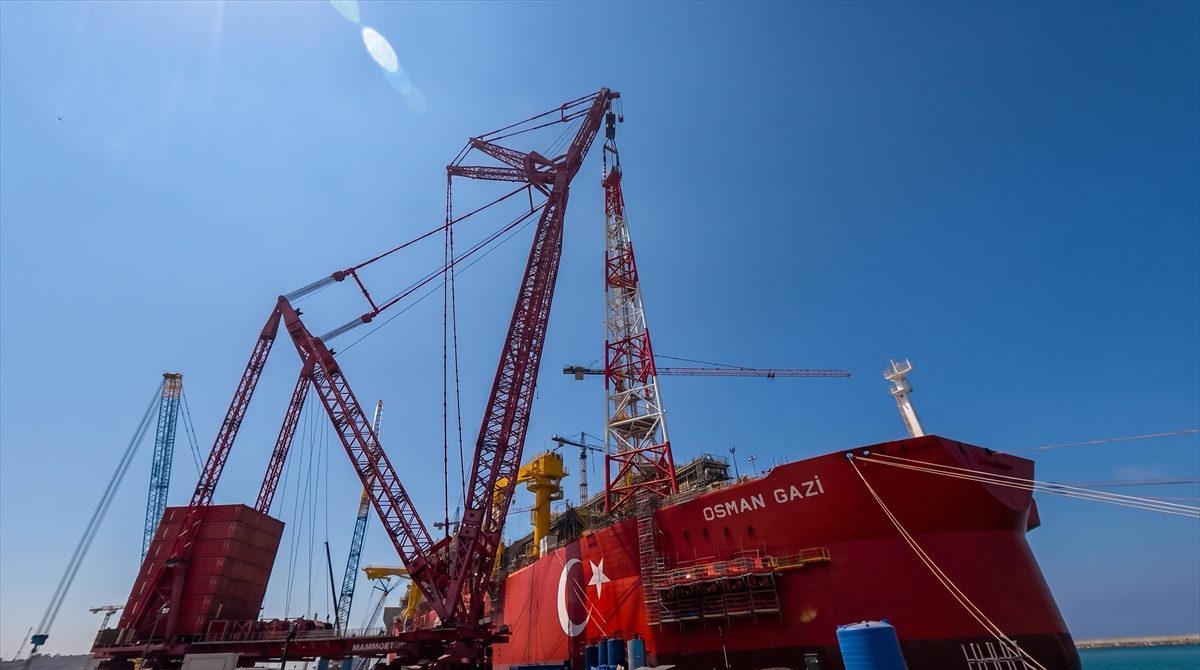 Osman Gazi Yüzer Üretim Platformu Karadeniz’de göreve bir adım daha yaklaştı