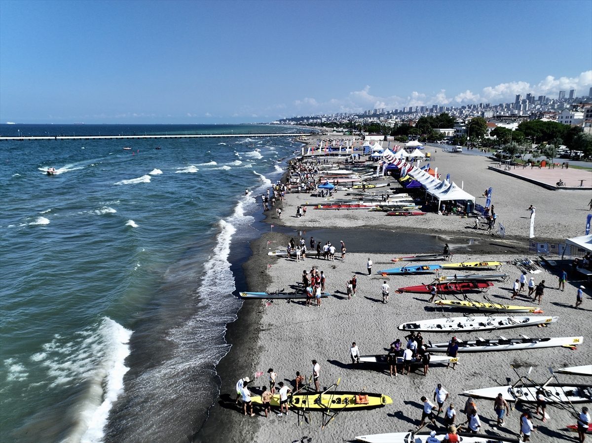 Samsun’da başlayan Deniz Küreği Türkiye Şampiyonası rüzgar nedeniyle ertelendi