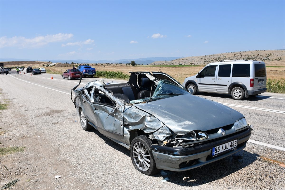 Samsun’da kamyonet ile otomobil çarpıştı, 6 kişi yaralandı