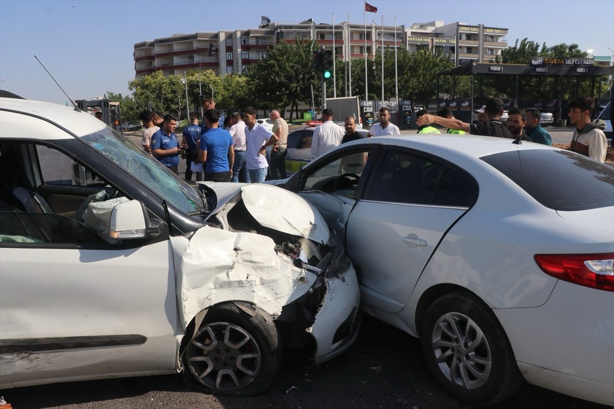 Şanlıurfa’da zincirleme trafik kazasında 7 kişi yaralandı