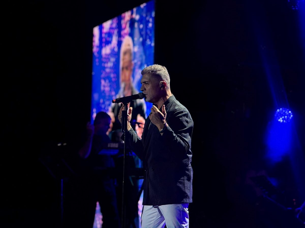 Şarkıcı Özcan Deniz, Bursa’da konser verdi