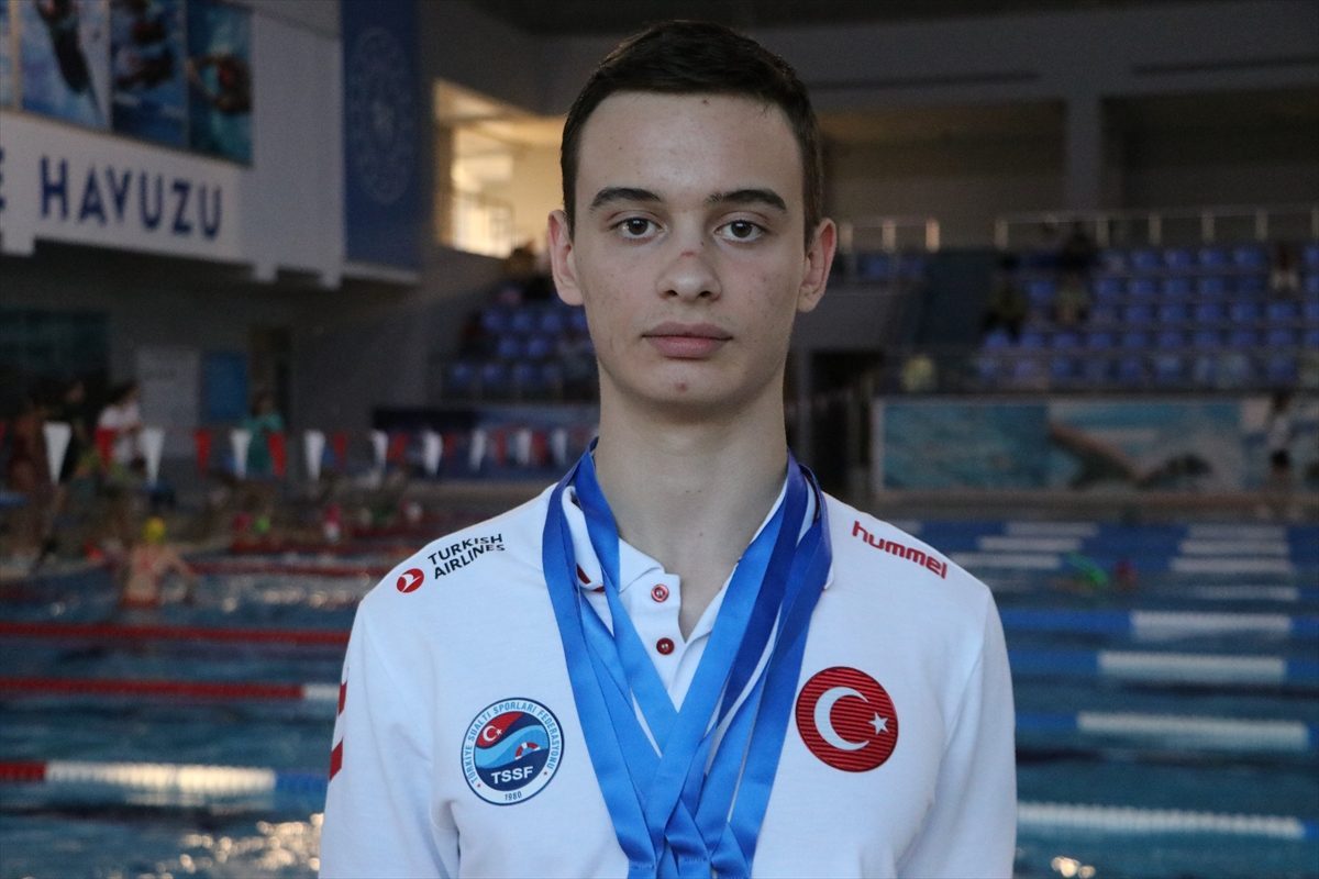 Serbest dalışın genç yıldızı Timur Alp Kuru rotasını büyükler kürsüsüne çevirdi