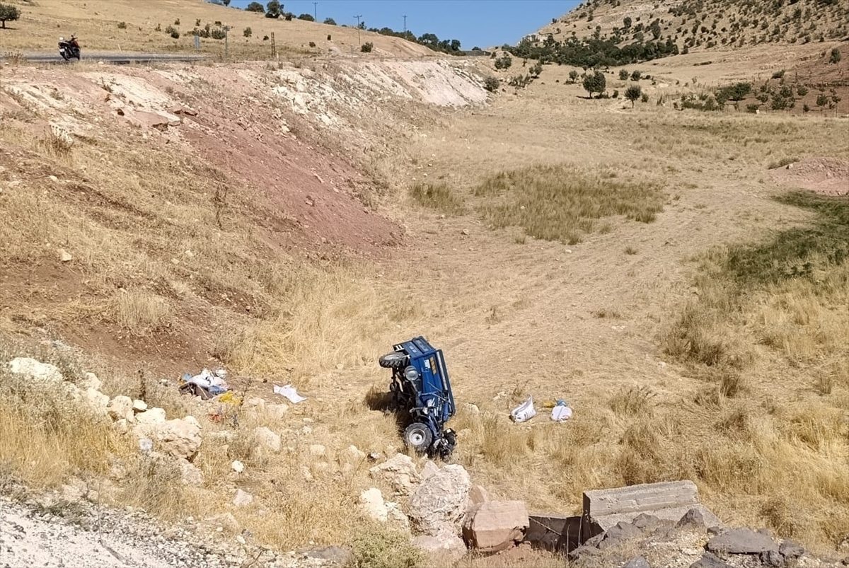 Şırnak’ta tarım aracının şarampole devrildiği kazada 1 kişi öldü, 4 kişi yaralandı