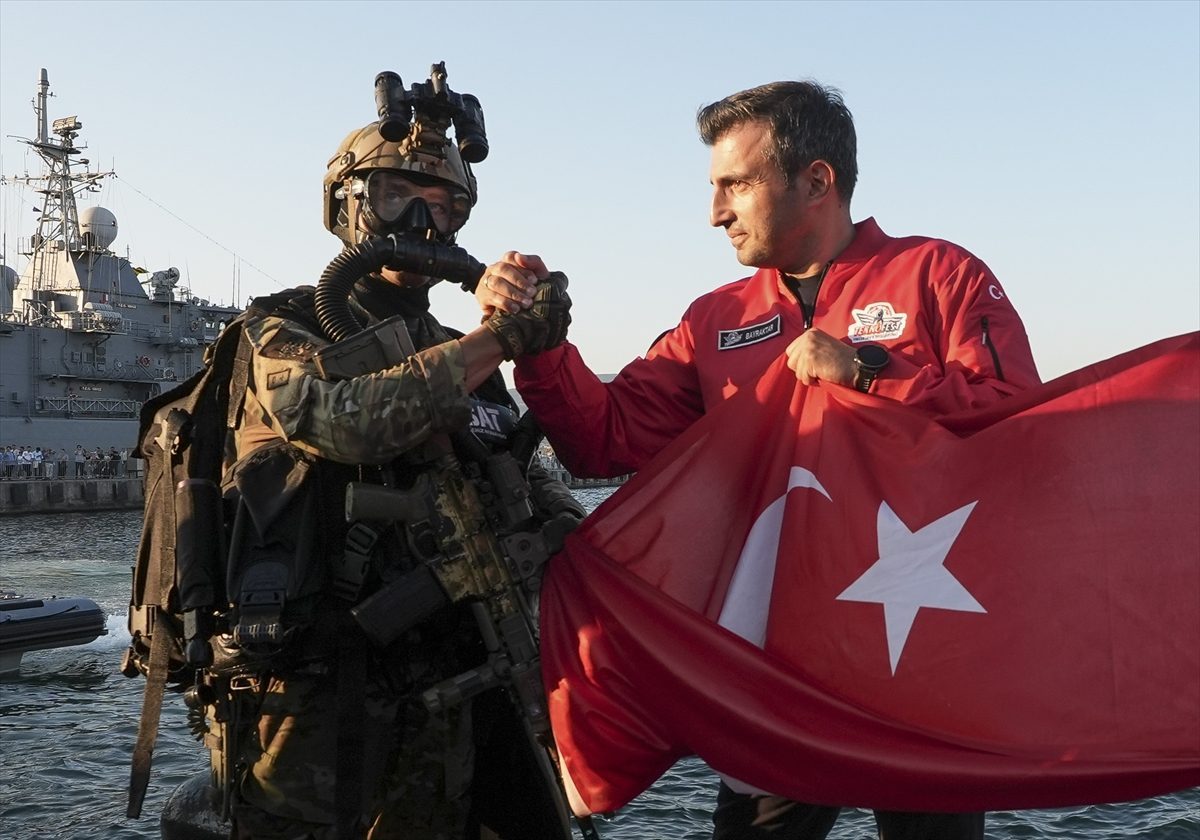T3 Vakfı Mütevelli Heyeti Başkanı Selçuk Bayraktar, SAT ve SAS komandolarıyla bir araya geldi