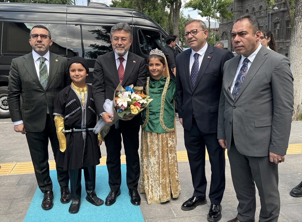 Tarım ve Orman Bakanı İbrahim Yumaklı, Kars’ta ziyaretlerde bulundu
