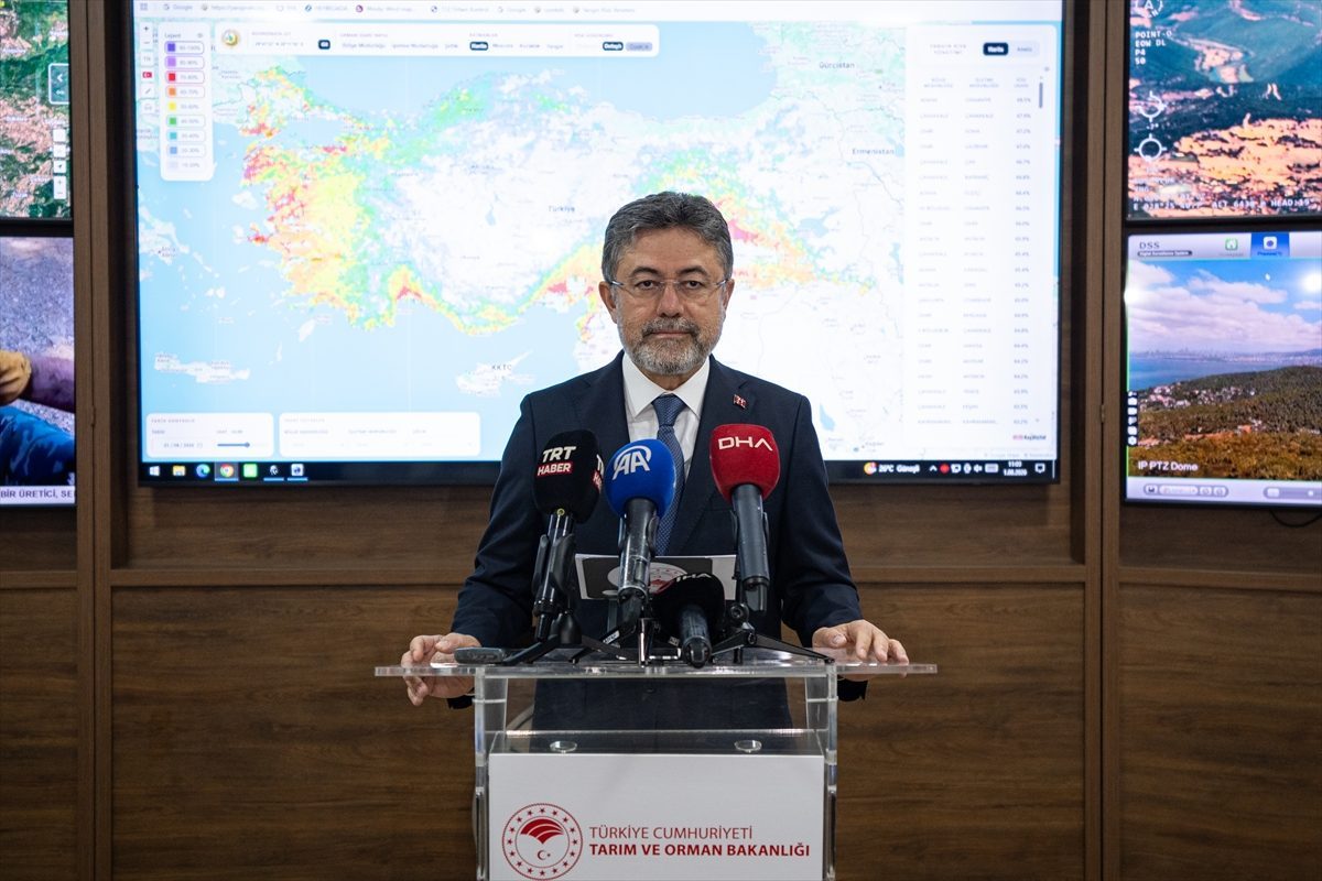 Bakan Yumaklı: “Balıkesir Gömeç, Mersin Aydıncık-Gülnar yangınlarını hamdolsun kontrol altına aldık”