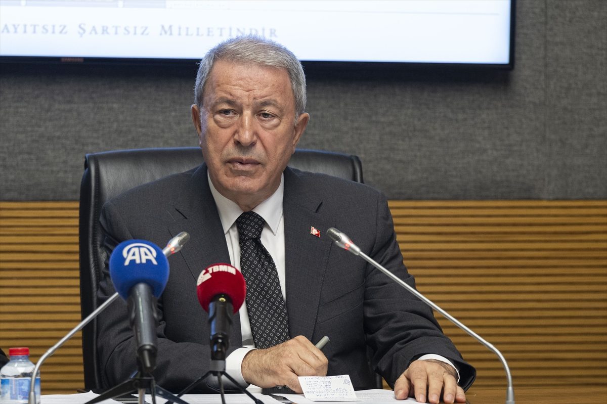 TBMM Milli Savunma Komisyonu Başkanı Akar, şehit aileleri ve gazi derneklerinin temsilcileriyle görüştü