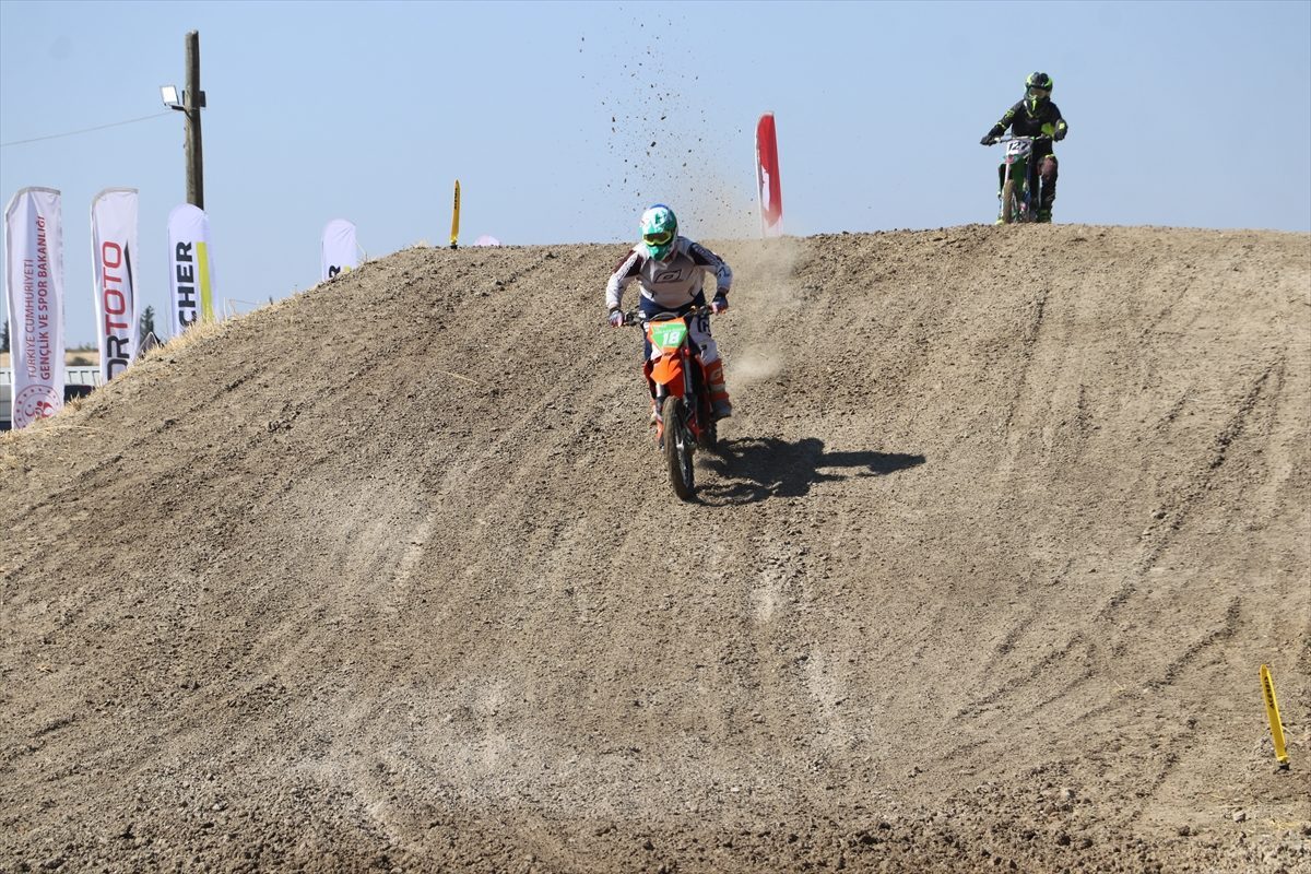 Tekirdağ’da Avrupa Motokros Şampiyonası ile Türkiye Motokros Şampiyonası’nın yarışları başladı