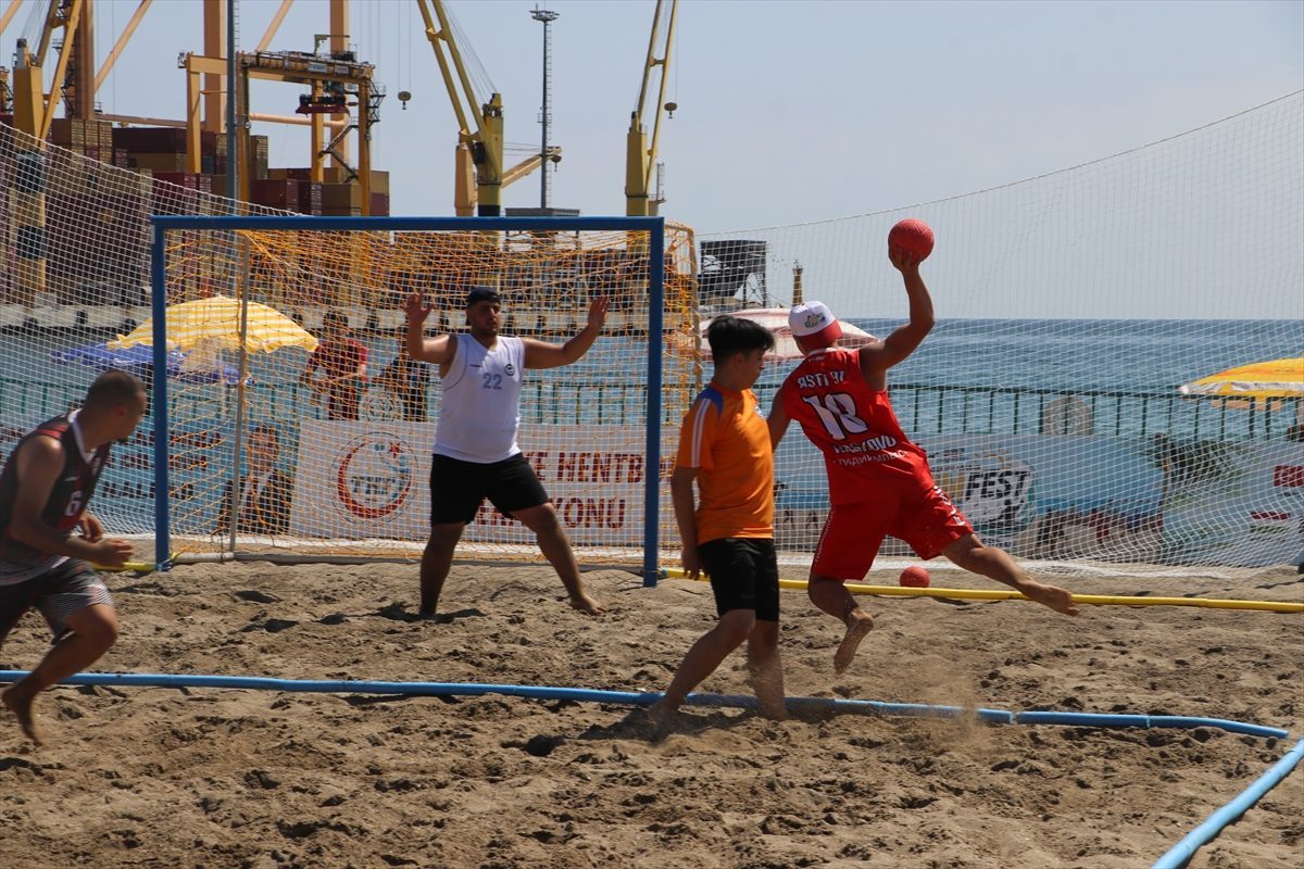 Tekirdağ’da KUMFEST plaj voleybolu ve hentbolu müsabakaları başladı