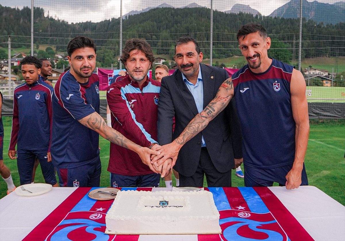 Trabzonspor kulübün 59. kuruluş yıl dönümünü Avusturya kampında kutladı