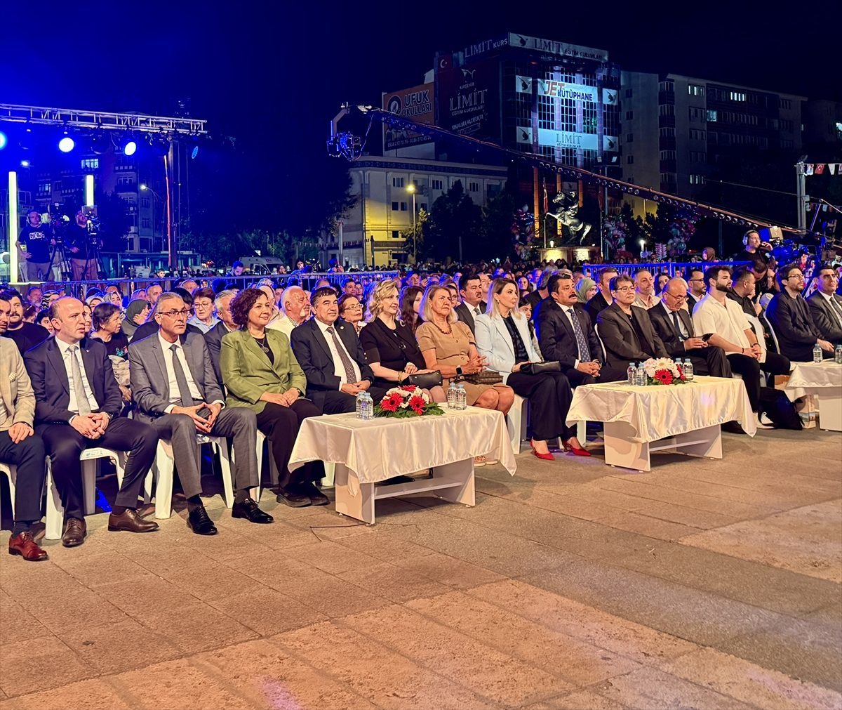 TRT sanatçıları Kırşehir’de açık hava konseri verdi
