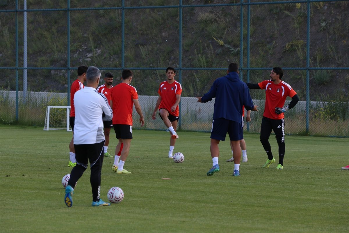 Vanspor FK’de hedef ligde “kalıcı” olmak