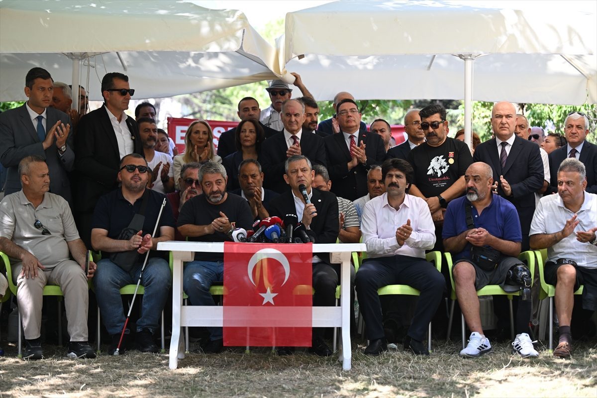 Yeni Parti Genel Başkanı Özel şehit yakınları ve gazileri ziyaret etti: