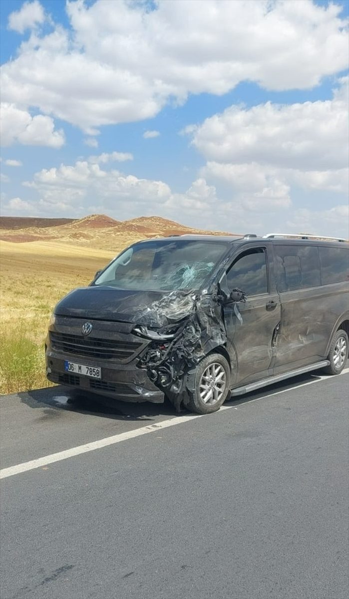 Yozgat’ta panelvanla otomobilin çarpıştığı kazada 5 kişi yaralandı
