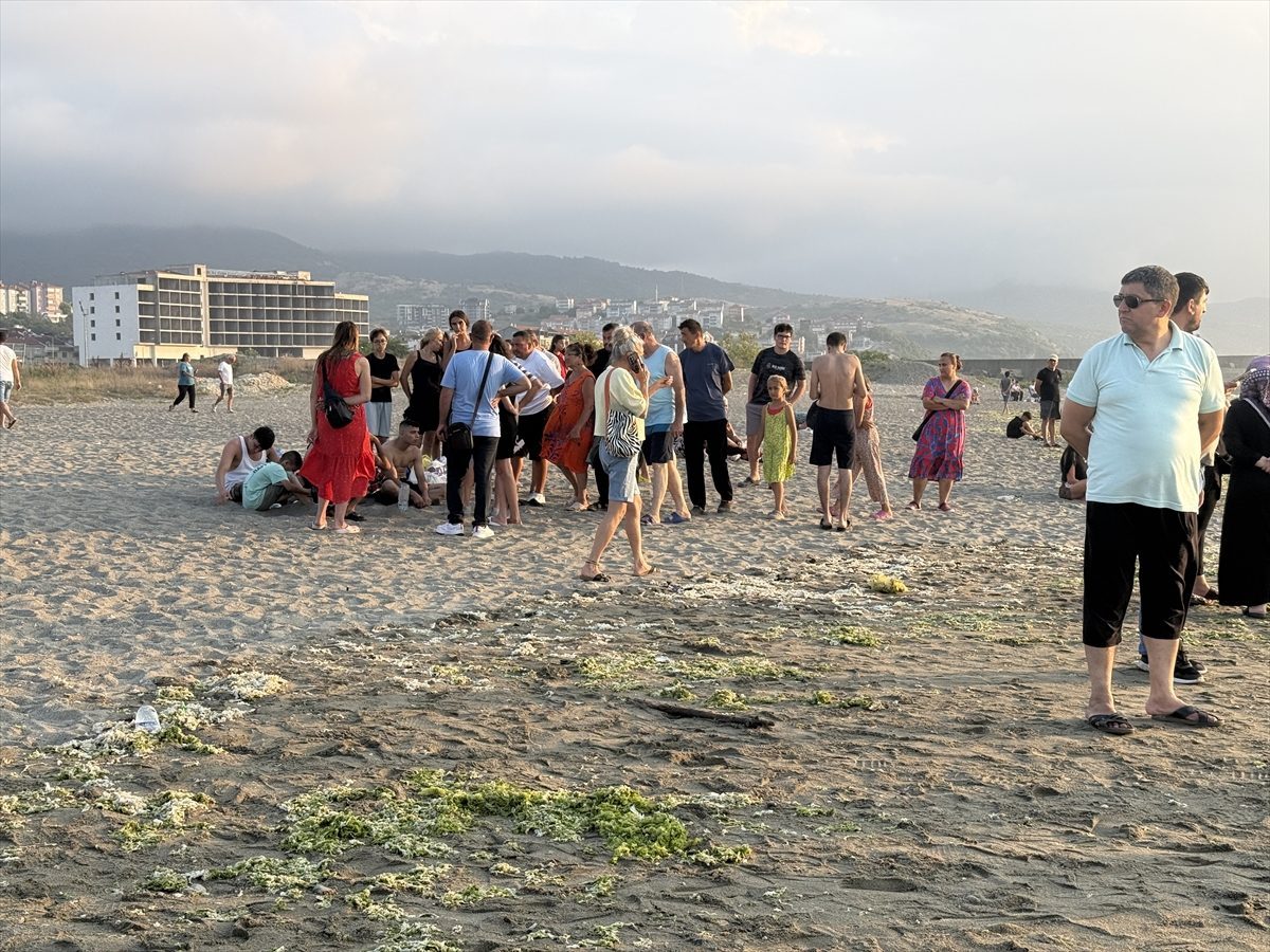 Zonguldak’ta denize giren 2 kişiden biri kurtarıldı, diğeri aranıyor